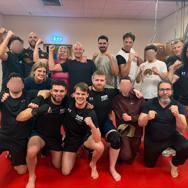 Jongeren uit Westerpark geven kickboksles aan politie