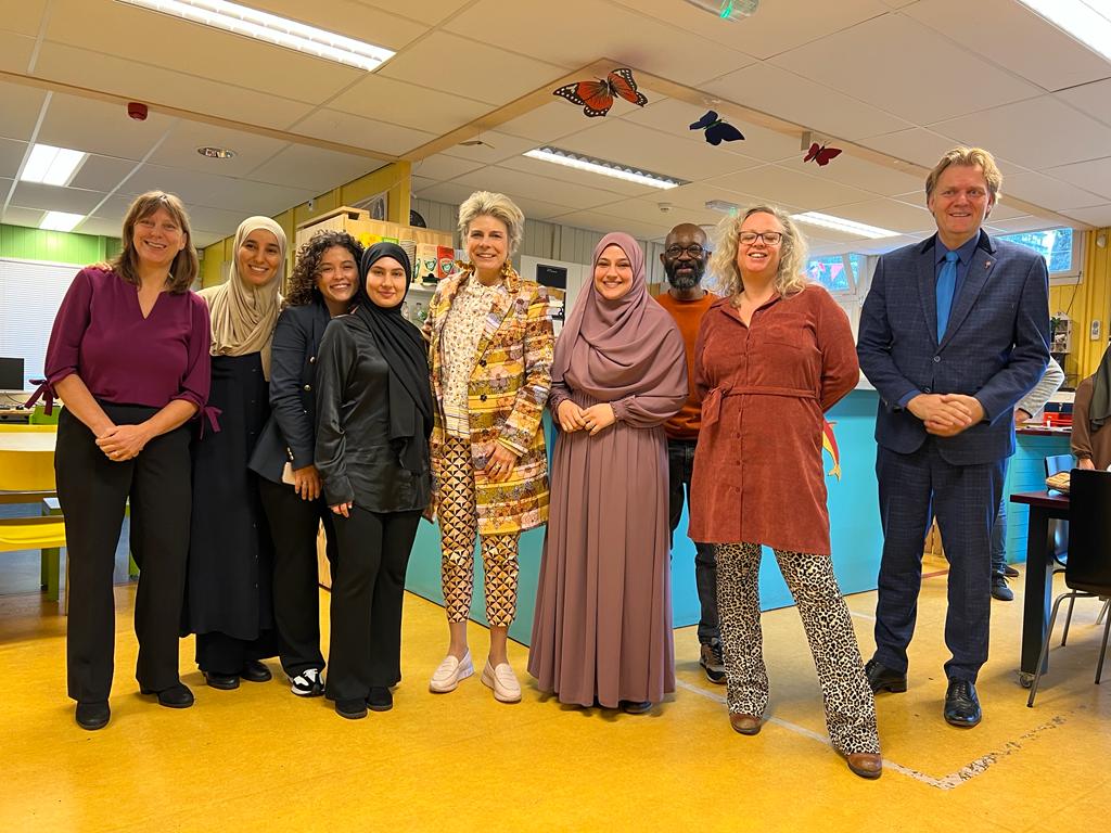 Prinses Laurentien van Oranje-Nassau brengt bezoek aan Ouder & Kind Club in buurthuis Kleurrijk
