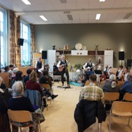 Muziekband The Deaf Aids kwam een middagje ‘gluren’ bij Buurtcentrum ROSA in Utrecht