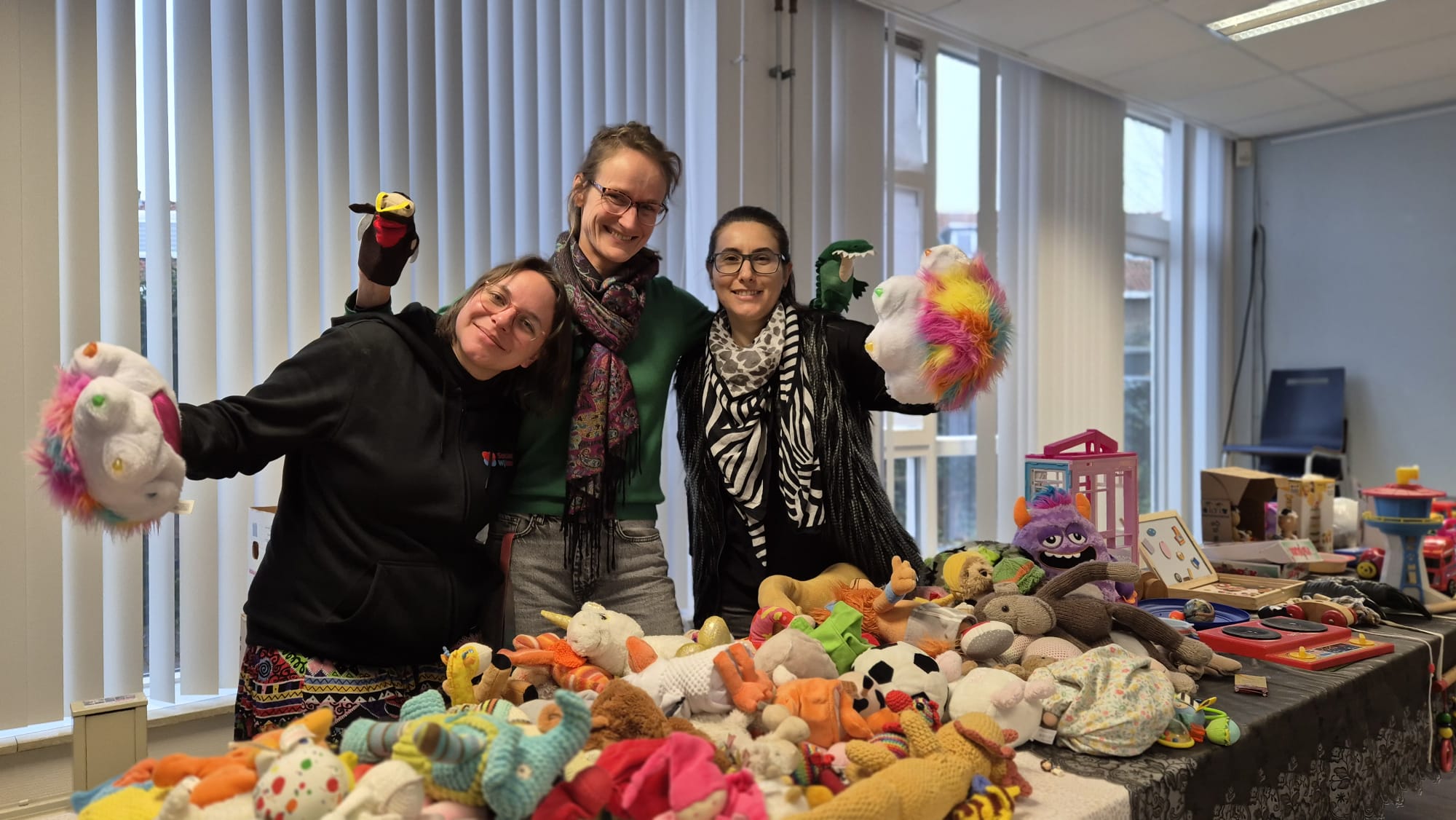 Gezellige start van de weggeefmarkt in wijkcentrum De Zuidhoek