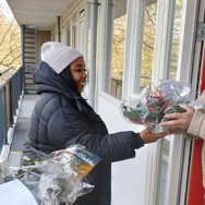 Een warm kerstgebaar voor ouderen in Schiedam Groenoord