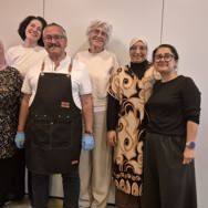 Samen eten in Zaanstad: verrassingsdiner in buurthuis De Kolk tegen eenzaamheid