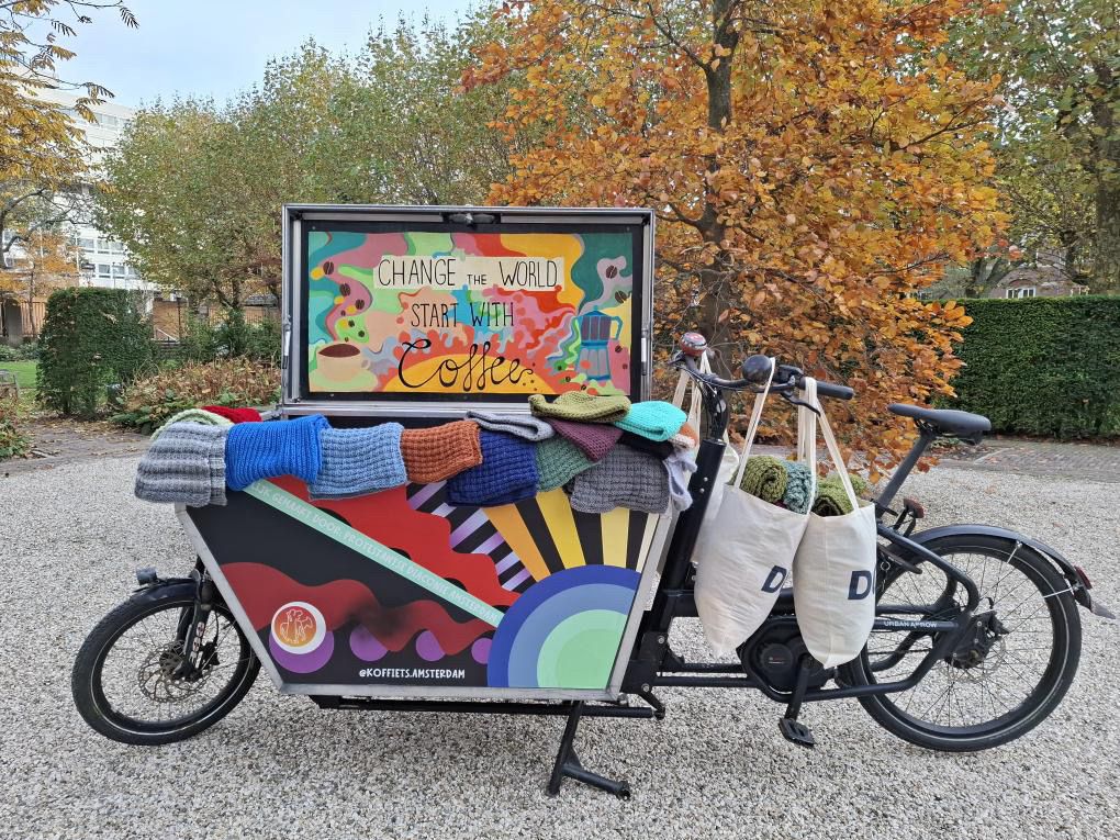 Buurtgenoten breien voor daklozen - Amsterdam