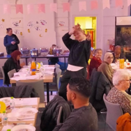 Samen aan tafel: Iftar verbindt bewoners in De Esch, Rotterdam