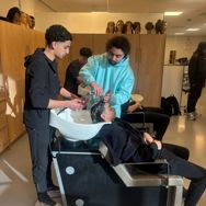 Van schaar tot certificaat: Snip & Clip geeft jongeren in Amsterdam-Noord een vliegende start