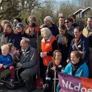 Prinses Beatrix doet mee met NL doet en brengt helpende handen en schijnende zon in Hoograven Utrecht