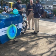 Elektrische bakfiets DOCK feestelijk in ontvangst genomen in Kanaleneiland