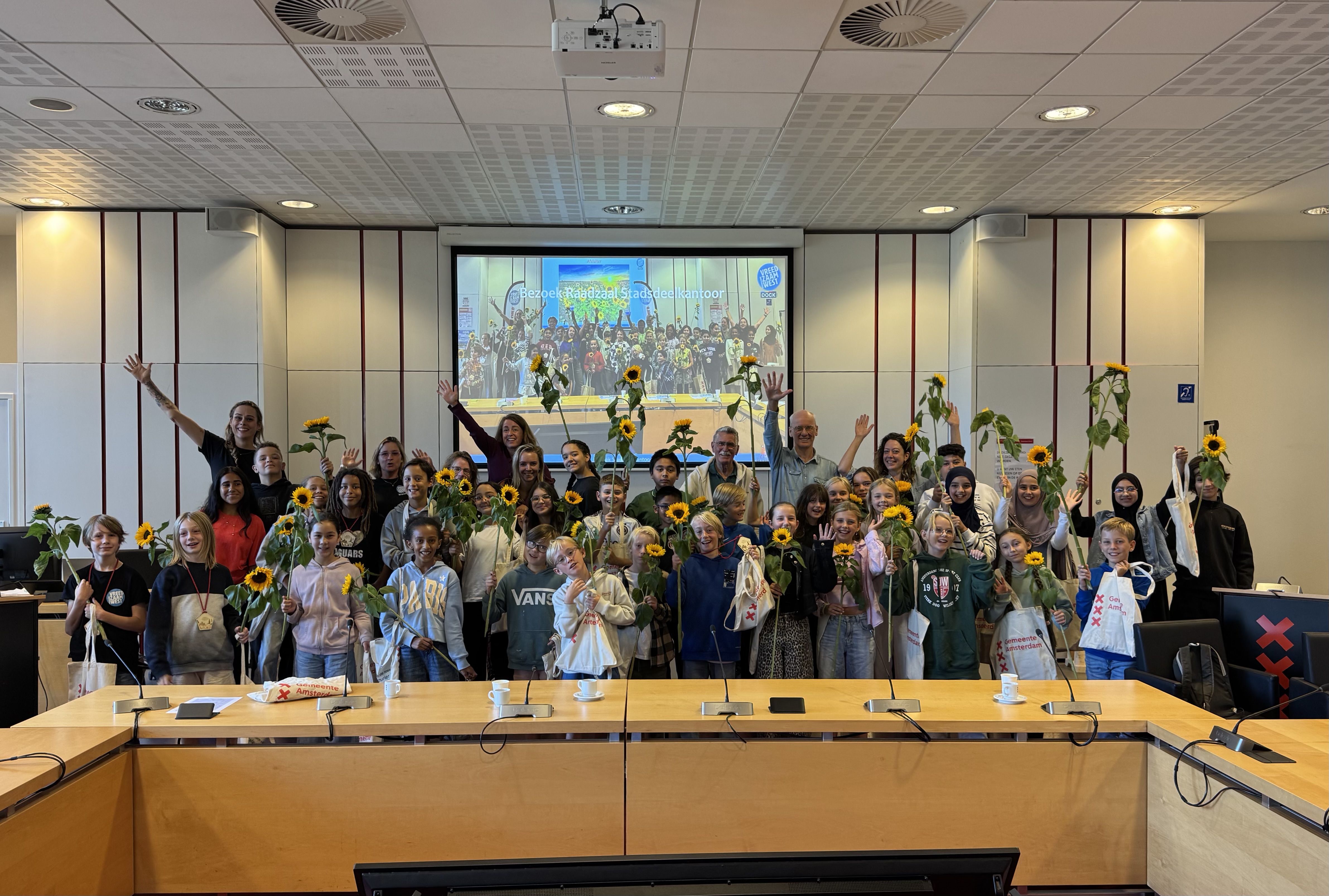 Kinderwijkraden Amsterdam West in gesprek met bestuurders in Raadzaal